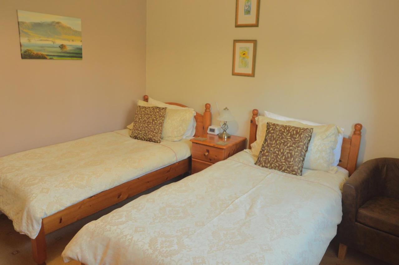 Bryn Hebog Bed & Breakfast Carmarthen Eksteriør bilde